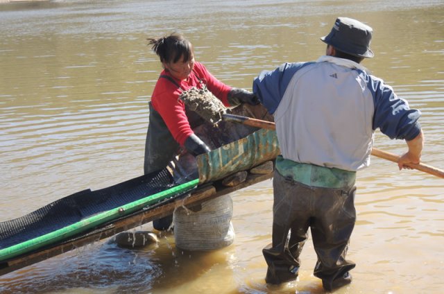 Small scale goldmining in Mongolia